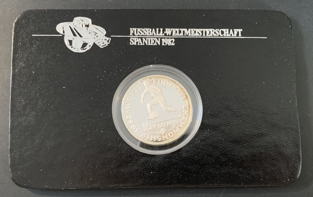 紫瑗钱币—微拍第49期  特克斯与凯恩斯群岛 1982年 世界杯 黑卡 10克朗 23.38克 0.925银 精制 德国原装卡