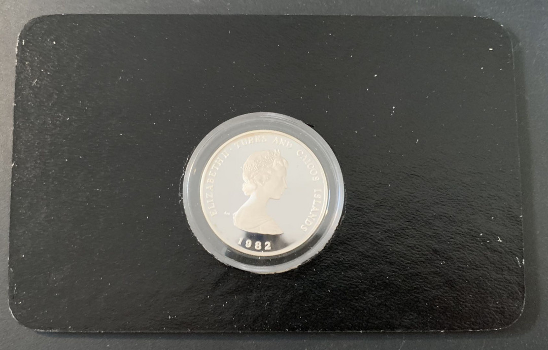 紫瑗钱币—微拍第49期  特克斯与凯恩斯群岛 1982年 世界杯 黑卡 10克朗 23.38克 0.925银 精制 德国原装卡