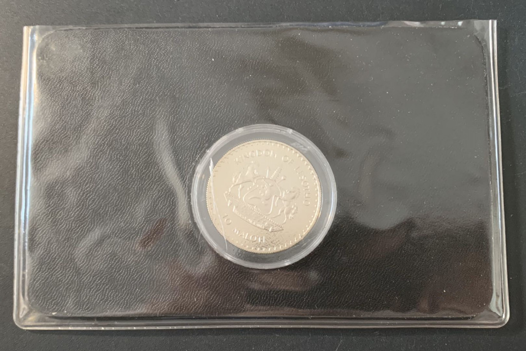 紫瑗钱币—微拍第49期  莱索托 1982年 西班牙世界杯 争球 10马洛蒂 23.33克 0.925银 精制 德国原装卡