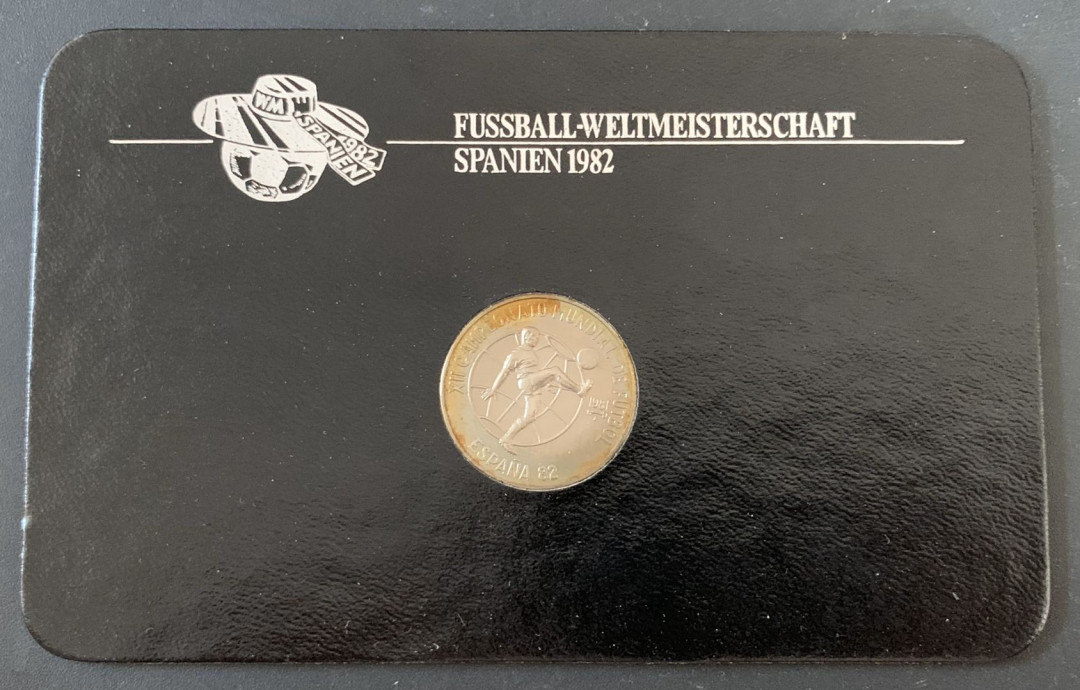紫瑗钱币—微拍第49期  古巴 1982年 西拔牙世界杯 1比索 镍币 德国原装卡