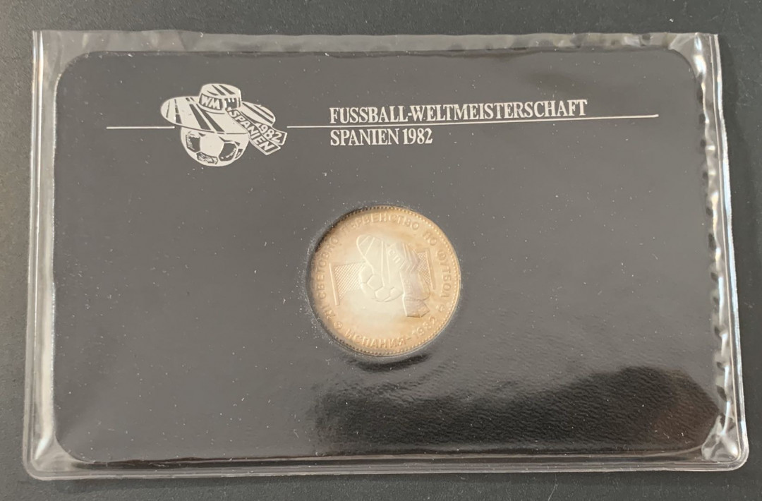 紫瑗钱币—微拍第49期  保加利亚 1982年 西班牙世界杯 10 列弗  18.88克 0.5银 精制 德国原装卡