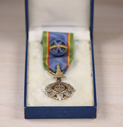 大猫徽章拍卖 第111期 - 泰国军官级王冠勋章 原盒 银质珐琅 全品 无底价起拍