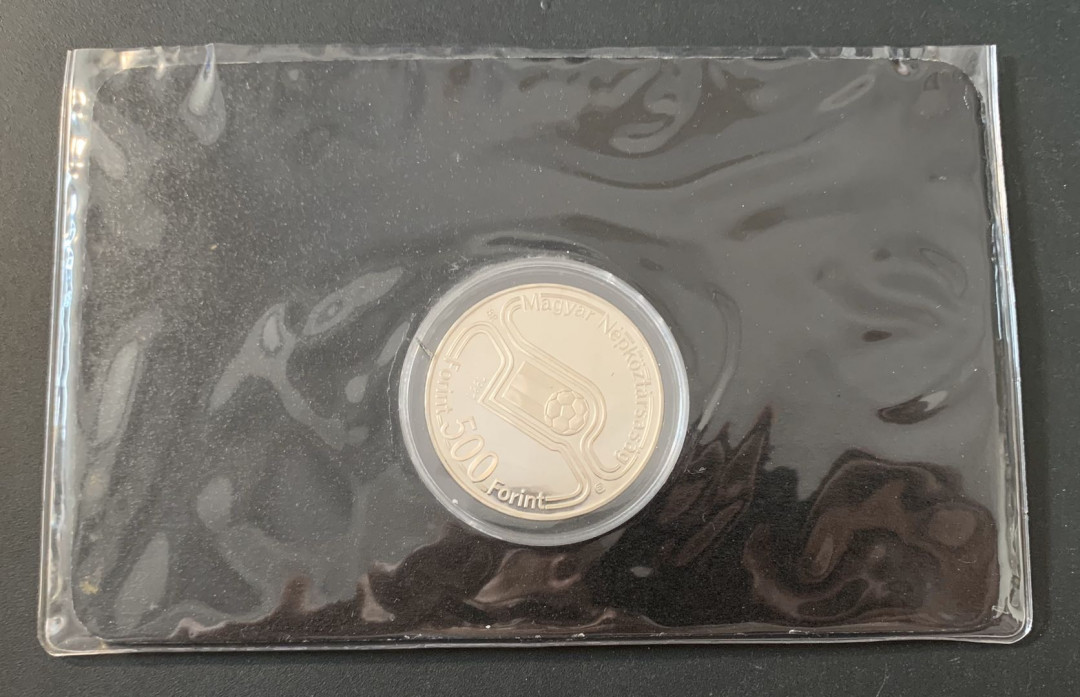 紫瑗钱币—微拍第49期  匈牙利 1981年 82西班牙世界杯  足球 500福林 28克 0.64银 精制 德国原装卡