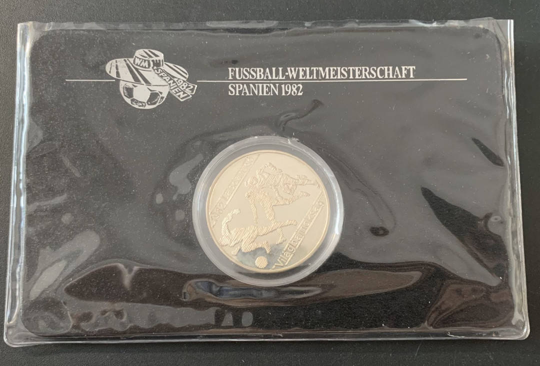 紫瑗钱币—微拍第49期  匈牙利 1981年 82西班牙世界杯  足球 500福林 28克 0.64银 精制 德国原装卡