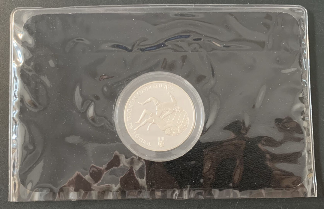 紫瑗钱币—微拍第49期  秘鲁 1982年 西班牙世界杯 守门 5000索尔  23.37克 0.925银 精制 德国原装卡