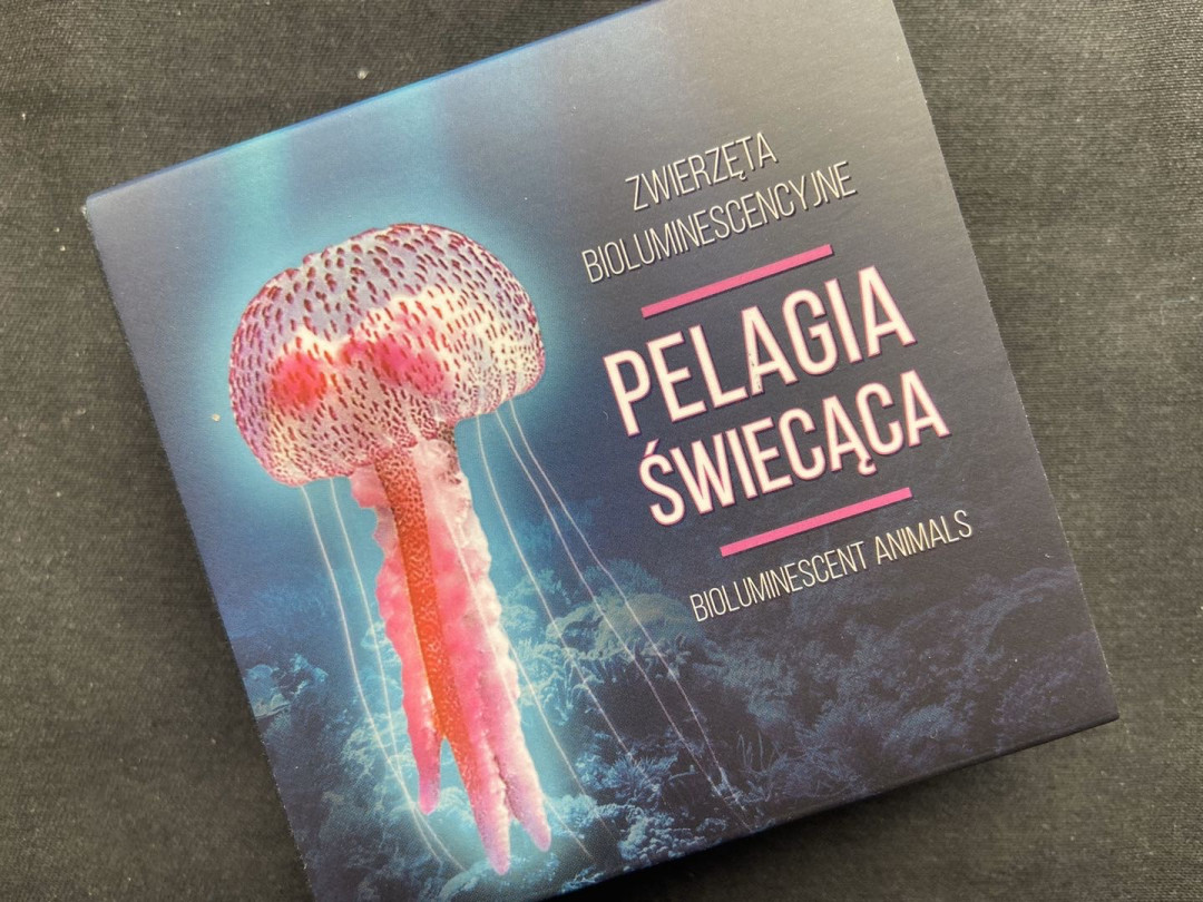 【币观天下】第104期钱币拍卖 纽埃2016年1元，龙头币、夜光银币，天然发光珍稀生物系列第1枚—紫光水母 ，夜光彩色精制银币