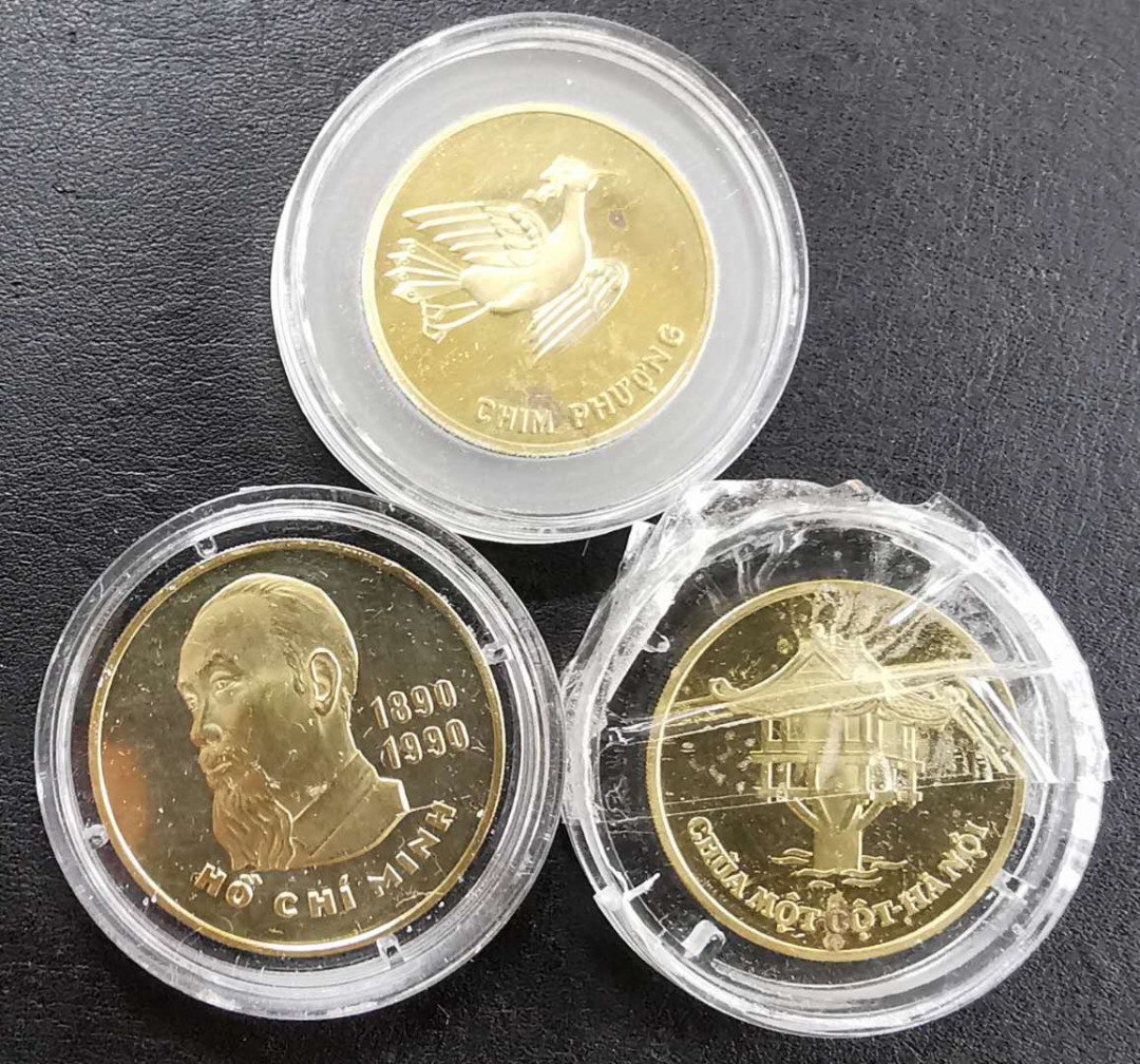 凡希社世界钱币微拍第一百十六期 荐！1989越南精制纪念铜币三枚套—胡志明凤凰独木寺带原盒！