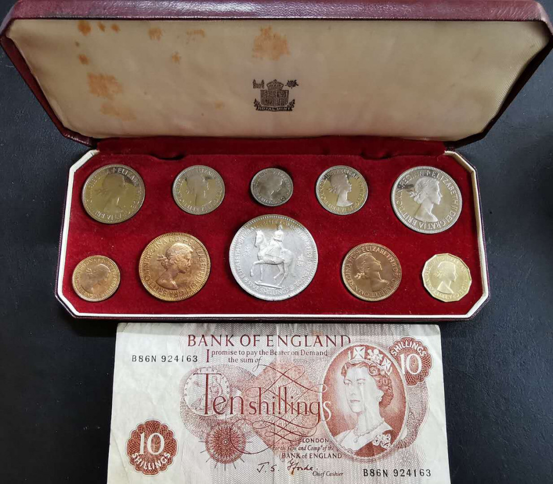 凡希社世界钱币微拍第一百十六期 1953英国伊丽莎白PS原盒好品连纸币一张