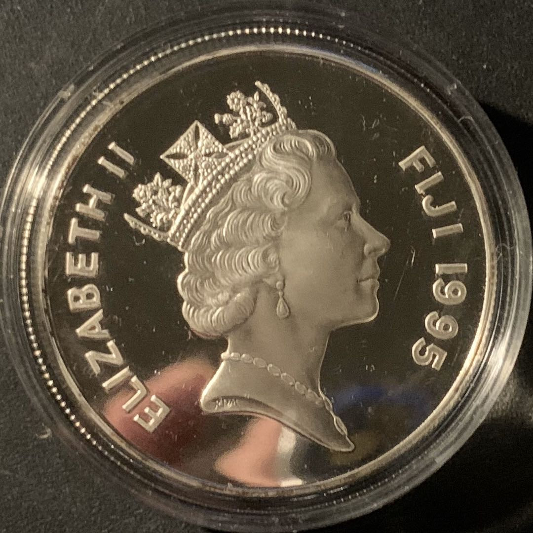 紫瑗钱币—微拍第50期  斐济 1995年 世界濒危野生动物 扇尾鸽 10元  31.37克 0.925银 精制