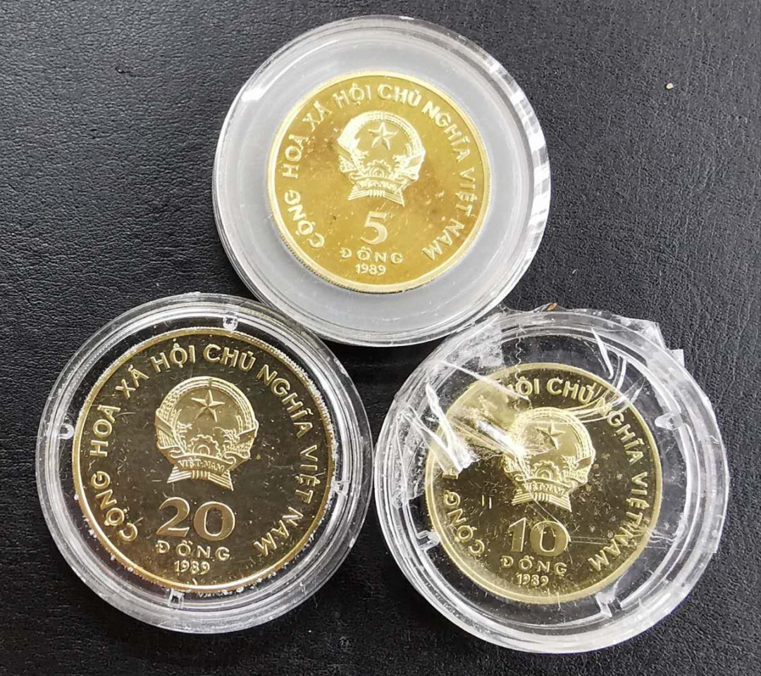 凡希社世界钱币微拍第一百十六期 荐！1989越南精制纪念铜币三枚套—胡志明凤凰独木寺带原盒！