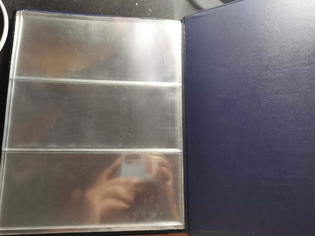 【鲸贝乐淘】千字文·第“信使可覆，器欲难量”号拍卖 【收藏册】明泰全透明三排纸币收藏册，共20页，可装60张纸币，第一页有小裂口，9.5品