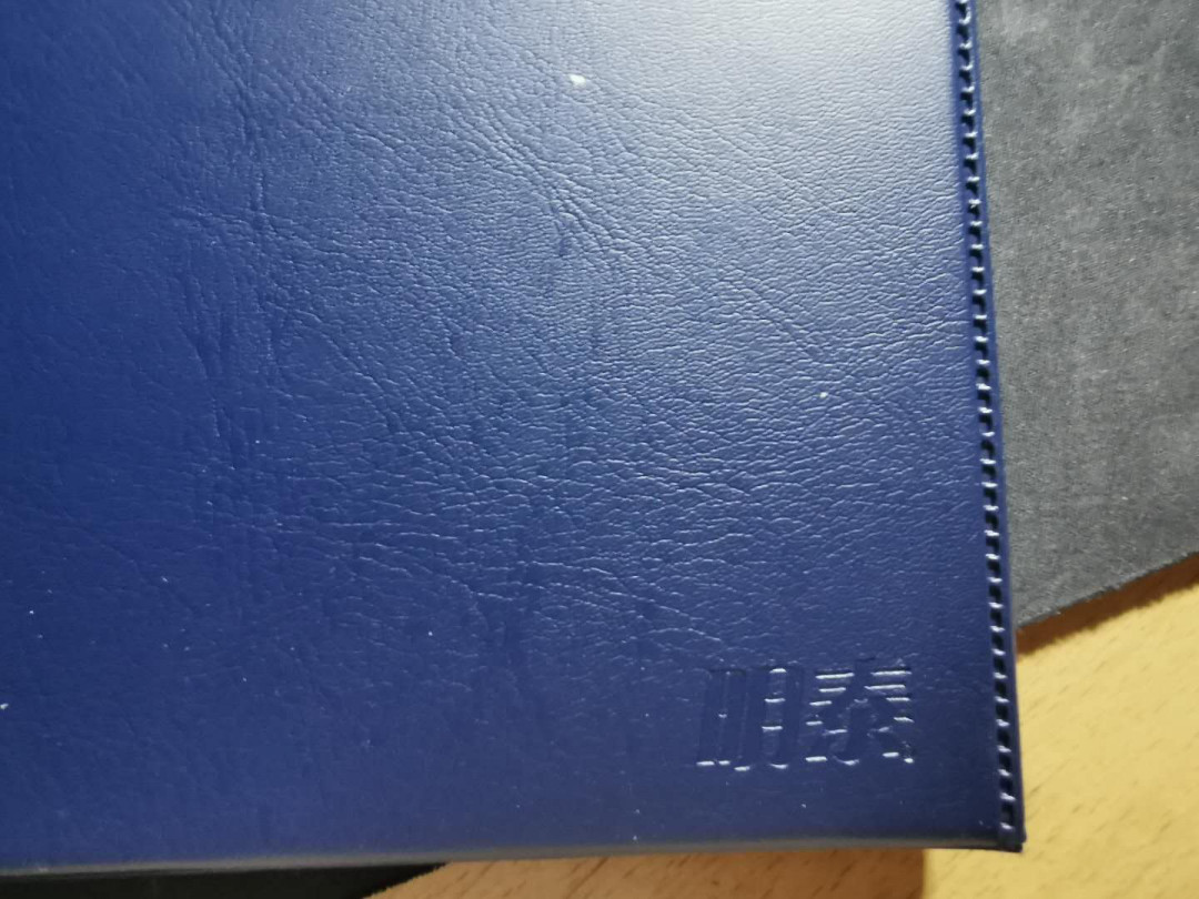 【鲸贝乐淘】千字文·第“信使可覆，器欲难量”号拍卖 【收藏册】明泰全透明三排纸币收藏册，共20页，可装60张纸币，第一页有小裂口，9.5品