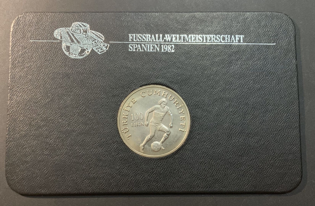 紫瑗钱币—微拍第51期 土耳其 1982年 西班牙世界杯 带球 100里拉 镍币 德国原装卡