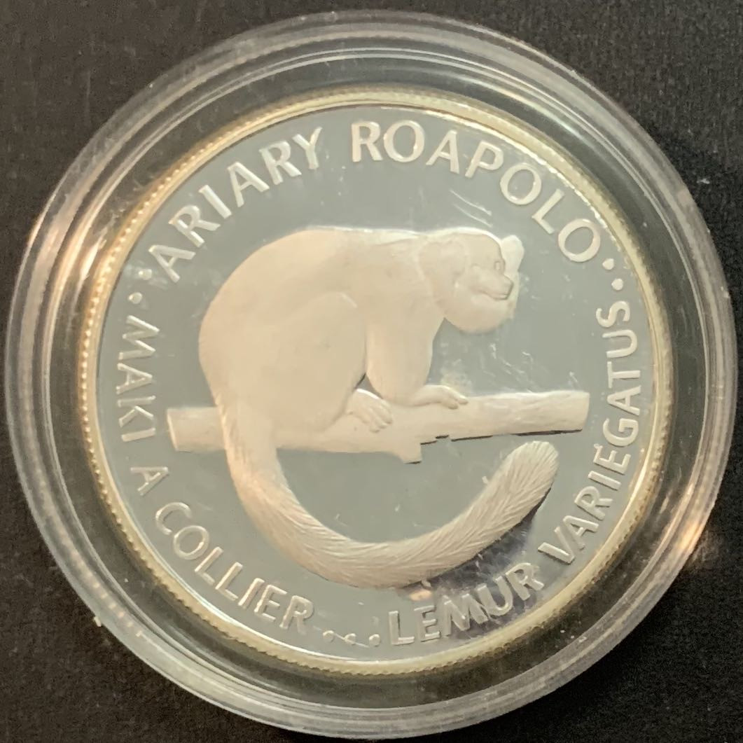 紫瑗钱币—微拍第51期 马达加斯加 1988年 濒危野生动物 狐猴 20阿里 19.44克 0.925银 精制