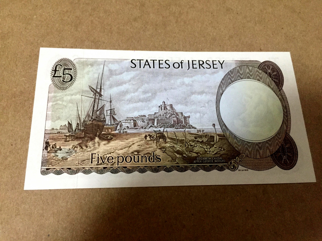 【收藏联盟】第133期拍卖——别墅和花园（共50拍） 【AB首发冠】泽西 1976年5镑 高冠女王 UNC 非常漂亮