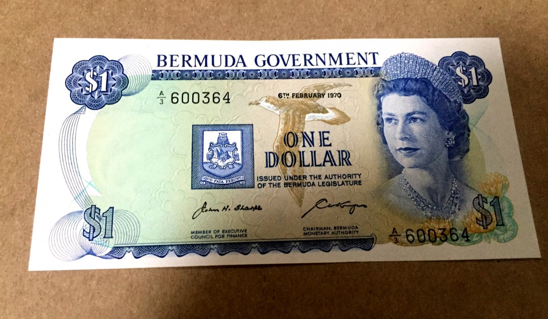 【收藏联盟】第133期拍卖——别墅和花园（共50拍） 【一组2张】百慕大 1970年1镑 高冠女王 精美 全新UNC&福克兰群岛 1984年20镑 111豹子头 全新UNC（打灯有轻微捆印不影响评级）