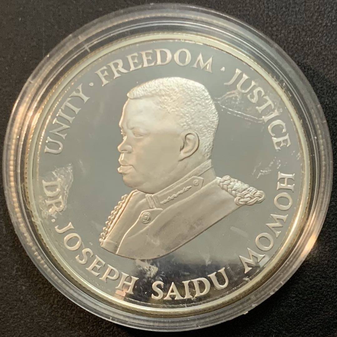 紫瑗钱币—微拍第51期 塞拉利昂 1987年  野生动物系列 侏儒河马 10利昂 28.28克 0.925银 精制