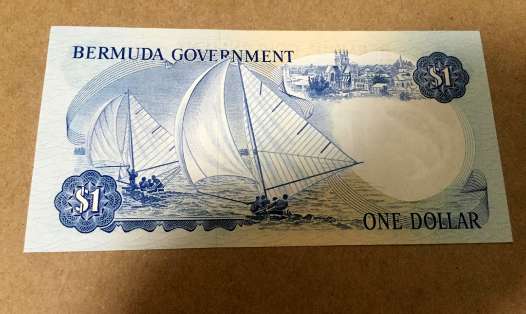 【收藏联盟】第133期拍卖——别墅和花园（共50拍） 【一组2张】百慕大 1970年1镑 高冠女王 精美 全新UNC&福克兰群岛 1984年20镑 111豹子头 全新UNC（打灯有轻微捆印不影响评级）