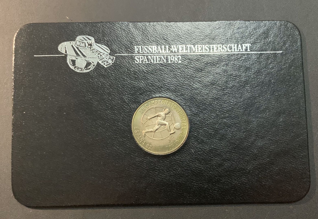 紫瑗钱币—微拍第51期 古巴 1982年 西拔牙世界杯 1比索 镍币 德国原装卡