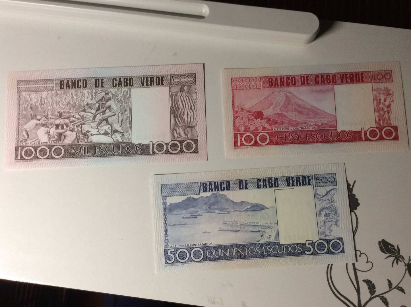 【收藏联盟】第133期拍卖——别墅和花园（共50拍） 【一组4张】佛得角纸币一组UNC&马耳他纸币 品相如图 