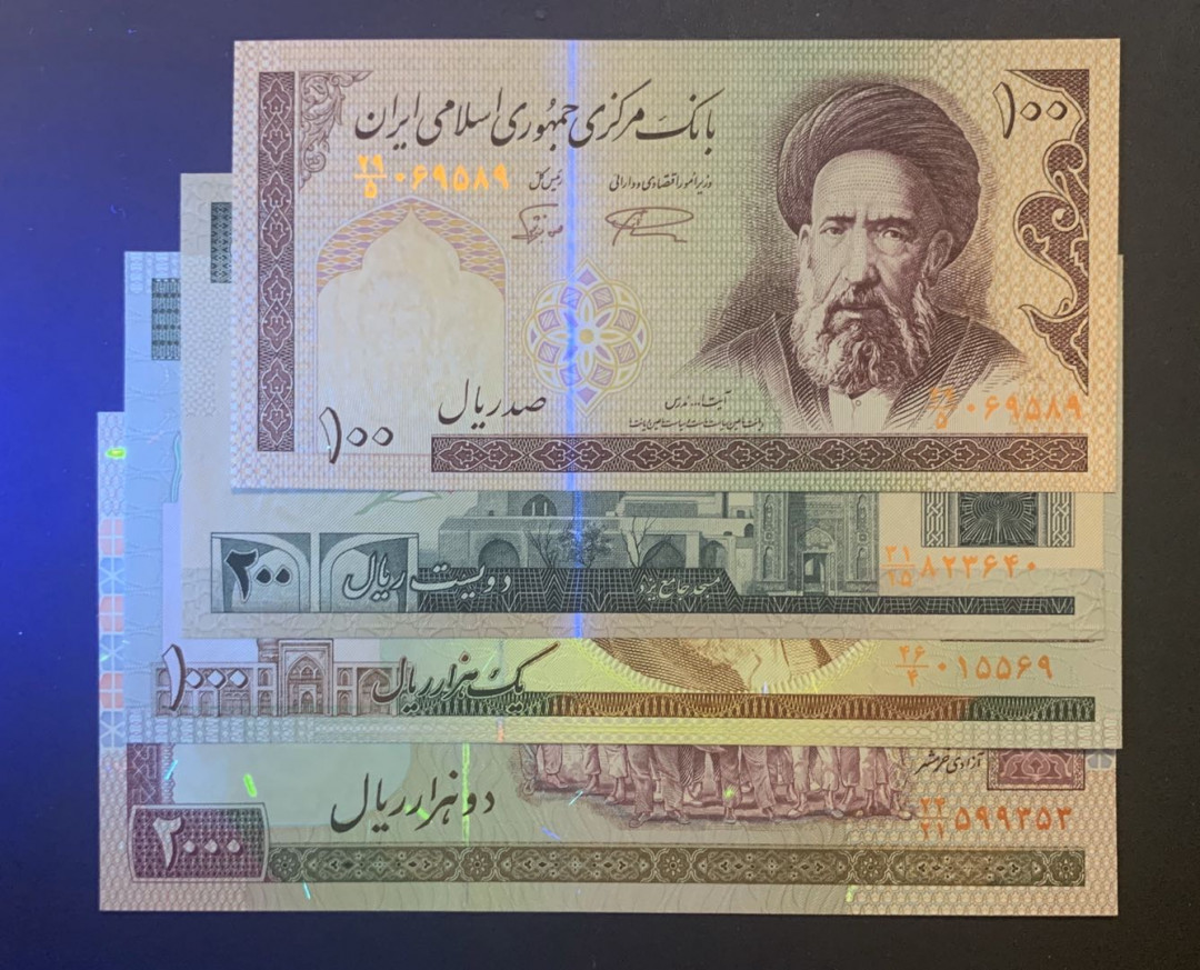 紫瑗钱币—微拍第52期 —纸币场 伊朗 90年代 100 200 1000 2000里亚尔 4枚一套 UNC
