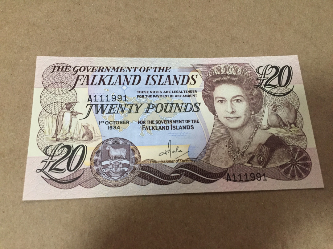 【收藏联盟】第133期拍卖——别墅和花园（共50拍） 【一组2张】百慕大 1970年1镑 高冠女王 精美 全新UNC&福克兰群岛 1984年20镑 111豹子头 全新UNC（打灯有轻微捆印不影响评级）