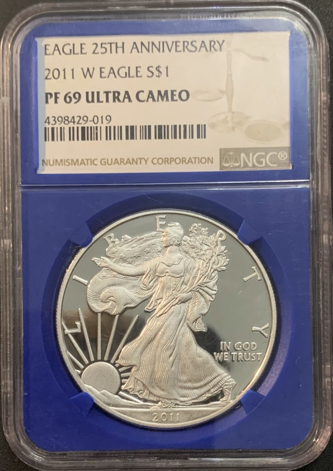 紫瑗钱币—微拍第51期 美国 2011年 W版 行走投资银币 1美元 NGC PR69 UC  蓝盒少见