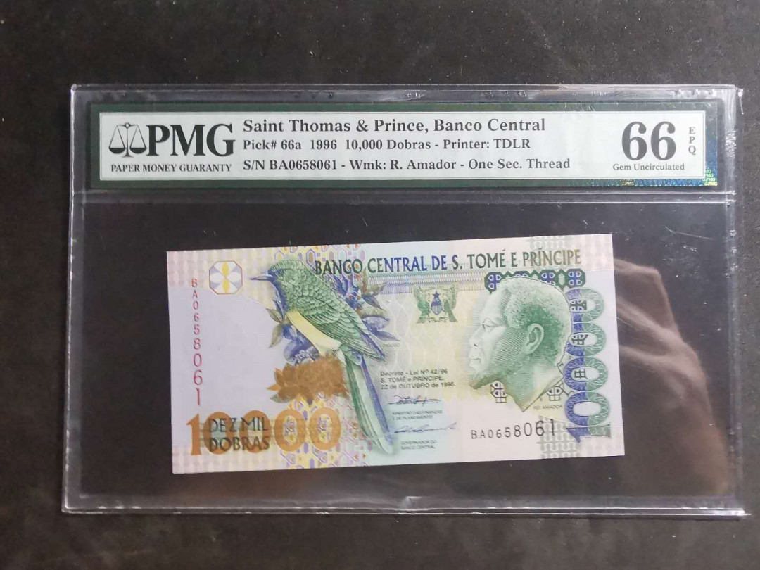 【鲸贝乐淘】千字文·第“墨悲丝染，诗赞羔羊”号拍卖 【圣多美和普林西比】1996年10000元，PMG66E 