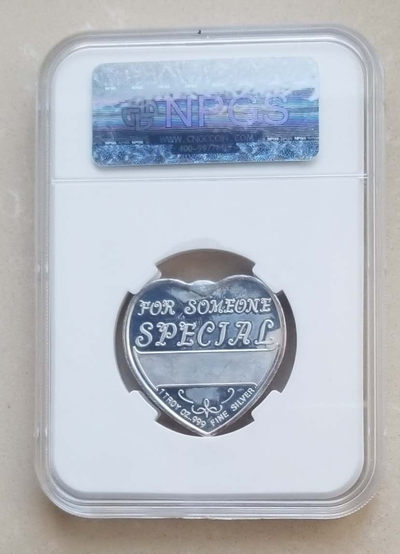 【随心拍&GetCoins】现代钱币拍卖第四十八期 瑞士制造“大熊猫我爱你”一盎司心形银章，众诚评级封装。