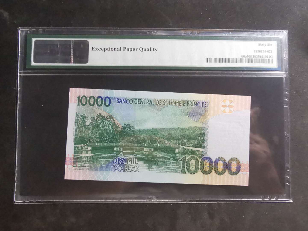 【鲸贝乐淘】千字文·第“墨悲丝染，诗赞羔羊”号拍卖 【圣多美和普林西比】1996年10000元，PMG66E 