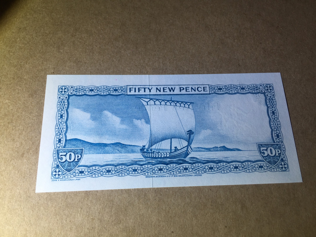 【收藏联盟】第134期拍卖——昆士顿高地战役（共50拍） 【无冠号 初版】马恩岛 1969年 50便士 戎装女王 全新UNC 实物居中品相很绝