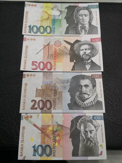 《外钞收藏家》第七十八期拍卖 - 斯洛文尼亚1000、500、200、100 四张小套 全新unc