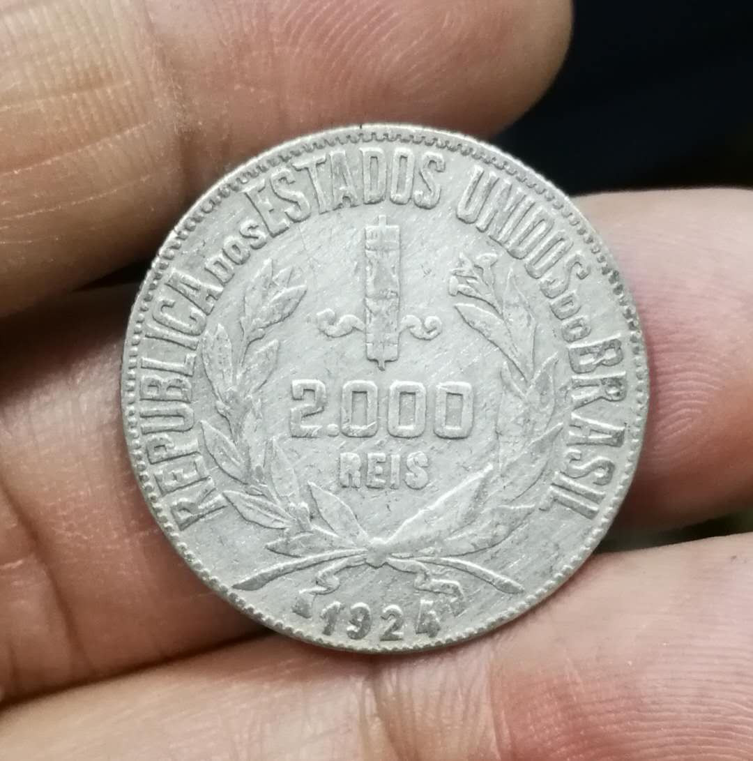 北京马甸外币专卖拍卖第四期，陆续上新，敬请关注 1924年巴西银币，重8克，50银，品相如图