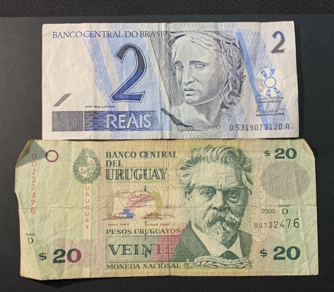紫瑗钱币—微拍第54期 —纸币场 乌拉圭 巴西 纸币 2枚一组 流通品