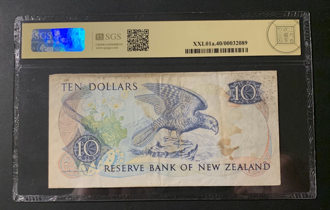 紫瑗钱币—微拍第54期 —纸币场 新西兰 1981年  新西兰储备银行 北岛猎鹰  10元 美评 SGS 40