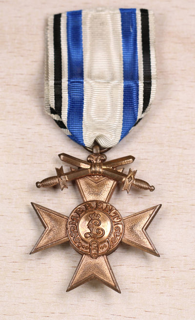 大猫徽章112期微信群拍 - 1号拍品：巴伐利亚3级军事功勋十字奖章 全品 