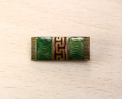 大猫徽章112期微信群拍 - 2号拍品：早期蒙古劳动红旗勋略章 铜质珐琅 好品 