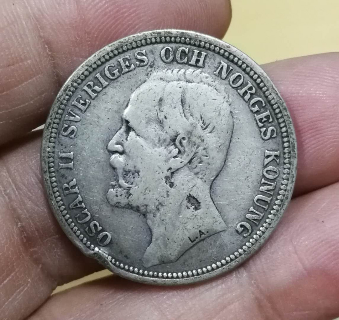 北京马甸外币专卖拍卖第四期，陆续上新，敬请关注 1890年瑞典2克郎银币，重：15克。80银。品相如图
