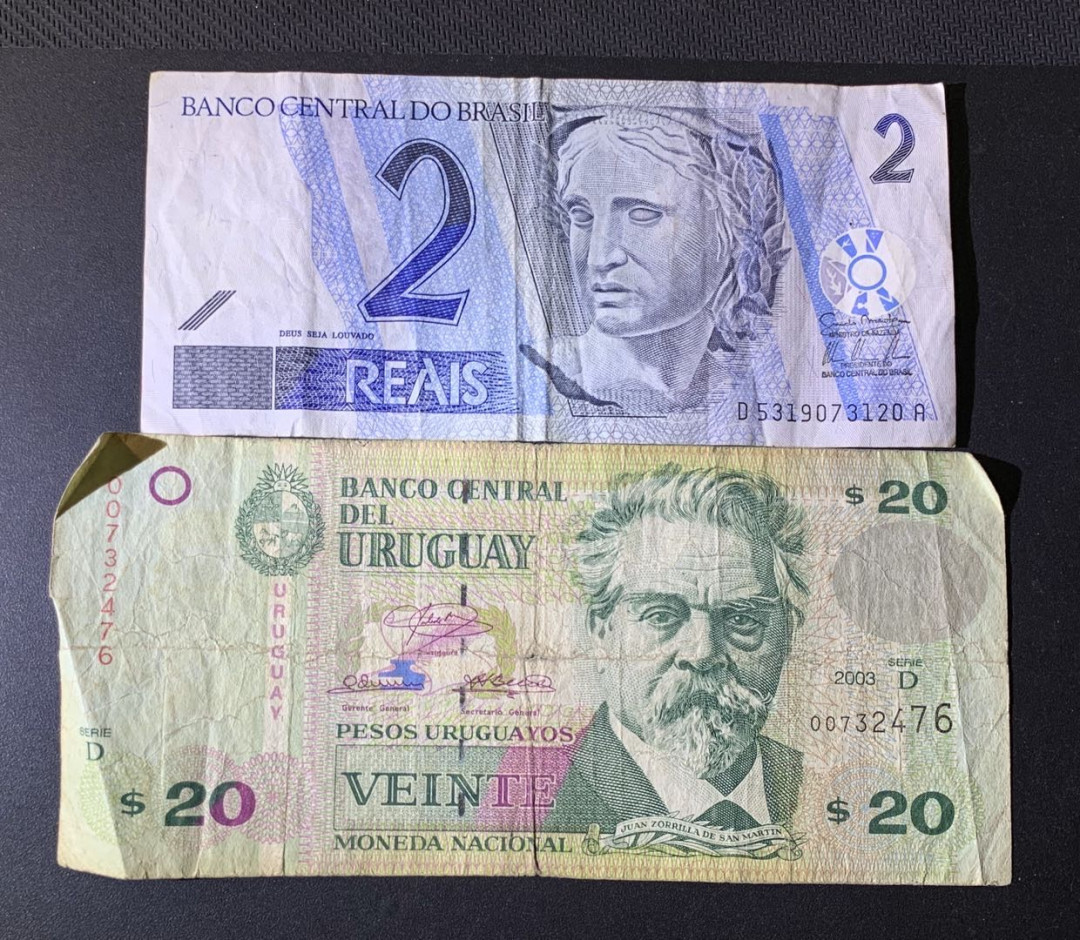 紫瑗钱币—微拍第54期 —纸币场 乌拉圭 巴西 纸币 2枚一组 流通品