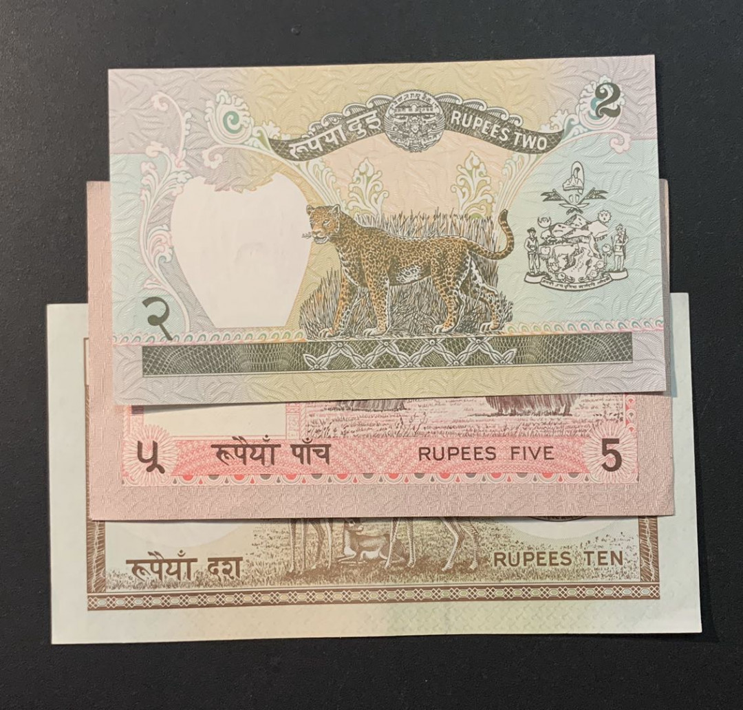 紫瑗钱币—微拍第54期 —纸币场 尼泊尔 早期 2 5 10卢比 纸质 3枚一组 UNC
