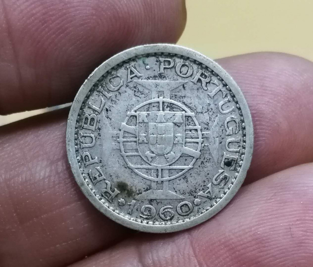 北京马甸外币专卖拍卖第四期，陆续上新，敬请关注 1960年葡属莫桑比克银币，重4克，65银，品相如图
