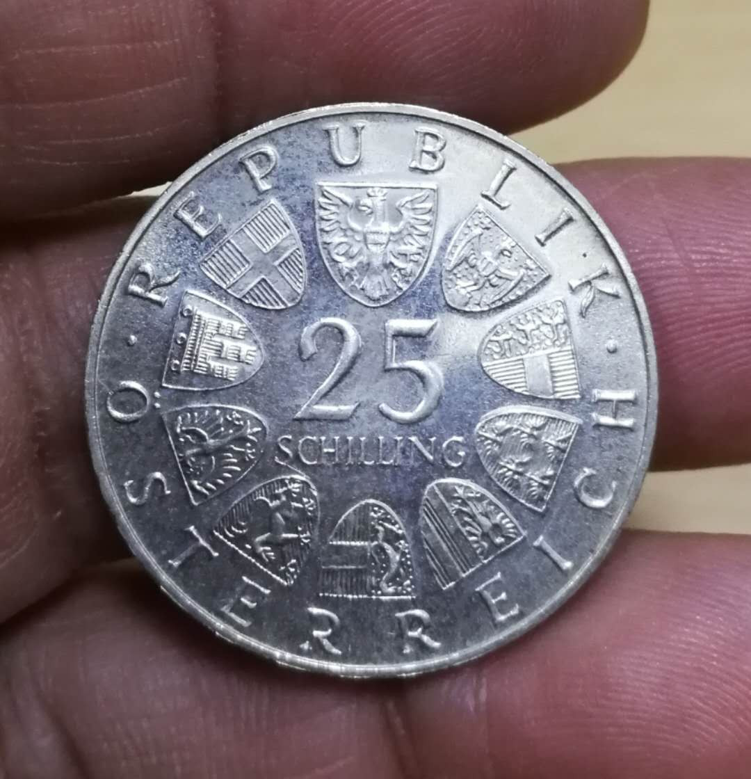 北京马甸外币专卖拍卖第四期，陆续上新，敬请关注 1964年奥地利25先令精制银币，13克。80银，品相如图