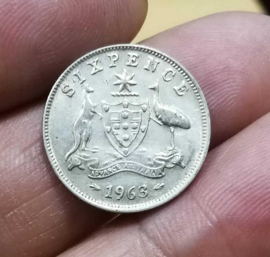 北京马甸外币专卖拍卖第四期，陆续上新，敬请关注 1963年澳大利亚6便士银币，重2.38克，50银，品相如图