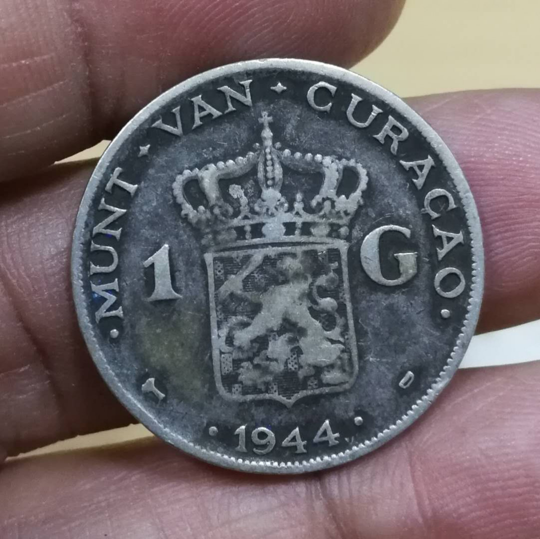 北京马甸外币专卖拍卖第四期，陆续上新，敬请关注 1944年荷属库拉索银币，重10克，725银。品相如图