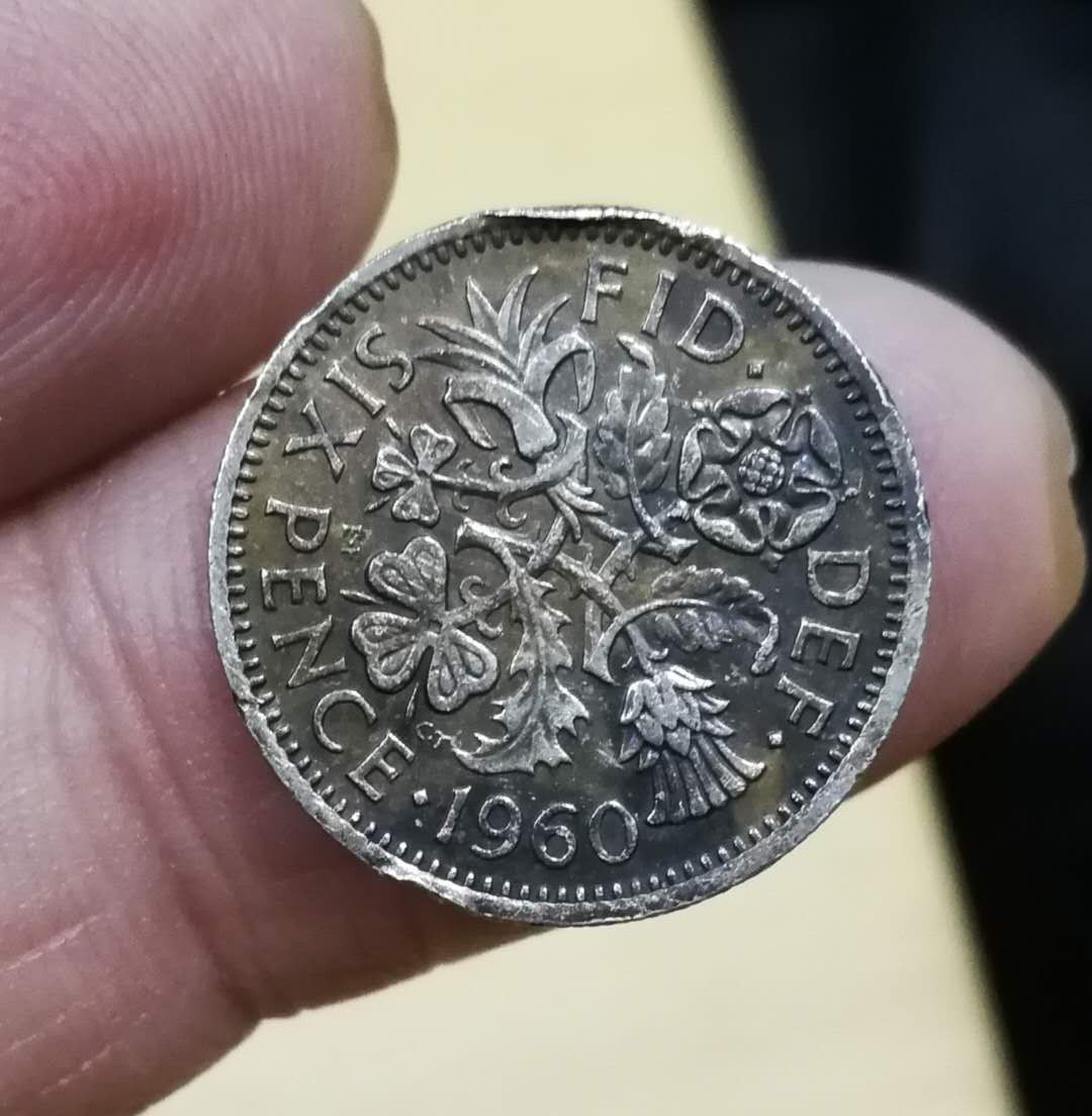 北京马甸外币专卖拍卖第四期，陆续上新，敬请关注 1950年英国6便士银币，重2.83克，50银，品相如图
