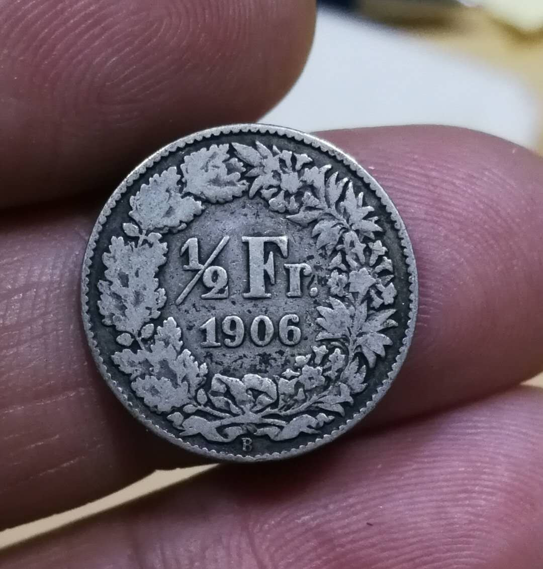 北京马甸外币专卖拍卖第四期，陆续上新，敬请关注 1906年瑞士1/2法郎银币，重2.5克，835银，品相如图