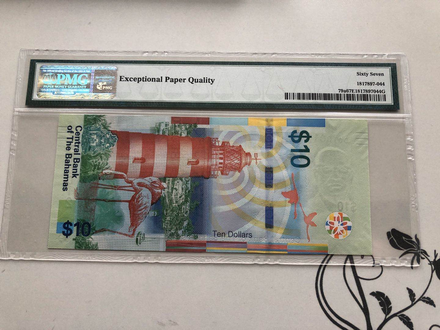 【收藏联盟】第135期拍卖——新西兰大炮筒（共45拍） 巴哈马 2016年10元 PMG67EPQ 背面火烈鸟、灯塔