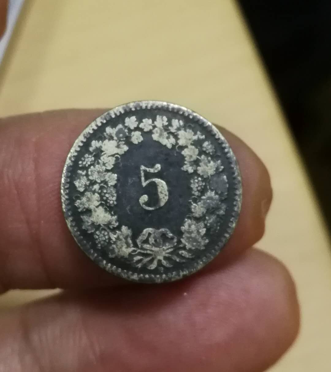 北京马甸外币专卖拍卖第四期，陆续上新，敬请关注 1850年瑞士第一版5分，材质：Bill on. 重1.6克，品相如图