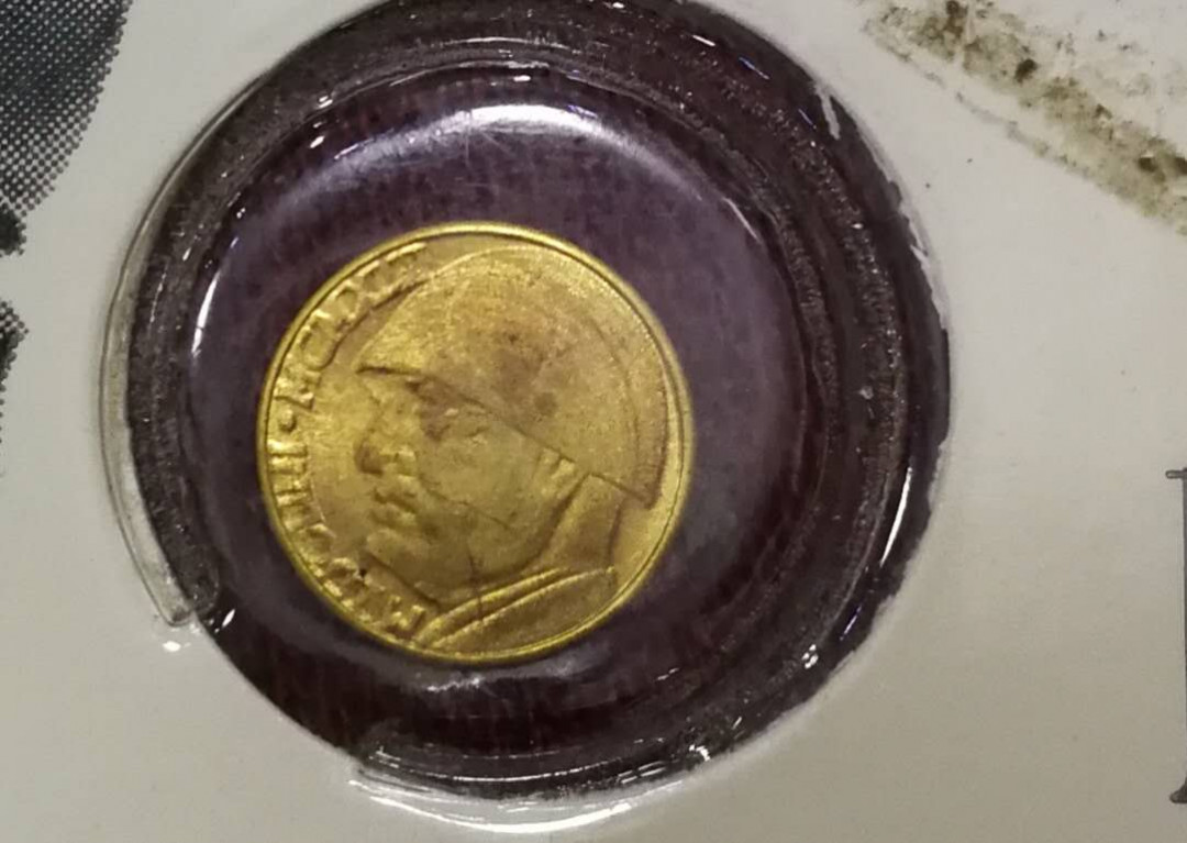 北京马甸外币专卖拍卖第四期，陆续上新，敬请关注 意大利墨X里尼金章，重量不详，成色不详，品相如图