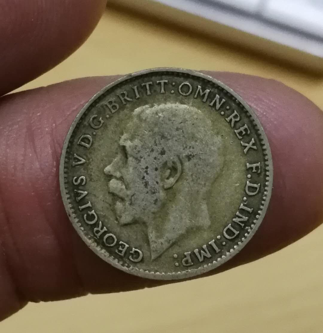 北京马甸外币专卖拍卖第四期，陆续上新，敬请关注 1922年英国乔五3便士银币。重1.4138克。50银，品相如图